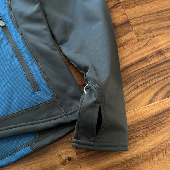 Brand new , just cut the tug Nice coat - Picture 2 of 6